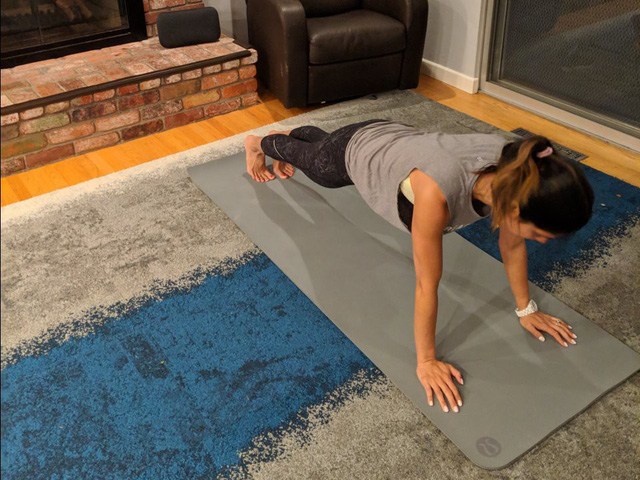 Nữ Giám đốc Google dậy từ 5:30 sáng để tập yoga, hôm nào cũng dự 12 cuộc họp và kết thúc ngày làm việc bằng một ly rượu - Ảnh 2. Nữ Giám đốc Google dậy từ 5:30 sáng để tập yoga, hôm nào cũng dự 12 cuộc họp và kết thúc ngày làm việc bằng một ly rượu - Ảnh 2.